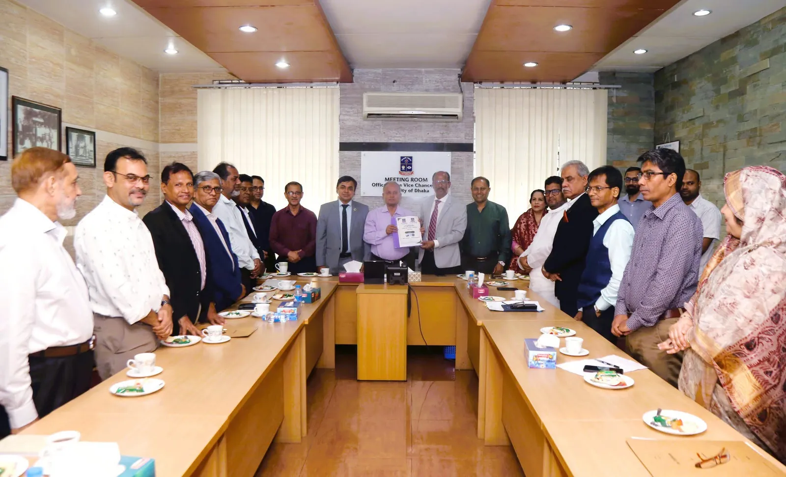 সাত কলেজের শিক্ষার্থীদের তথ্য-উপাত্ত ঢাকা সেন্ট্রাল ইউনিভার্সিটির কাছে হস্তান্তর করল ঢাবি