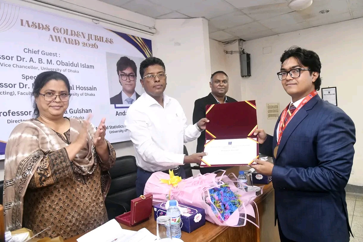 ঢাবি আইএএসডিএস গোল্ডেন জুবিলি অ্যাওয়ার্ড পেলেন আনদালীব হাসান — ছবি 1