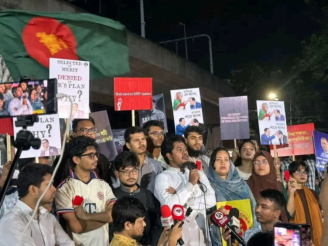 ‘বিএনপি-করনের বিরুদ্ধে রেড কার্ড’: প্রাথমিক শিক্ষক নিয়োগে প্রতিবাদ জাতীয় ছাত্রশক্তির