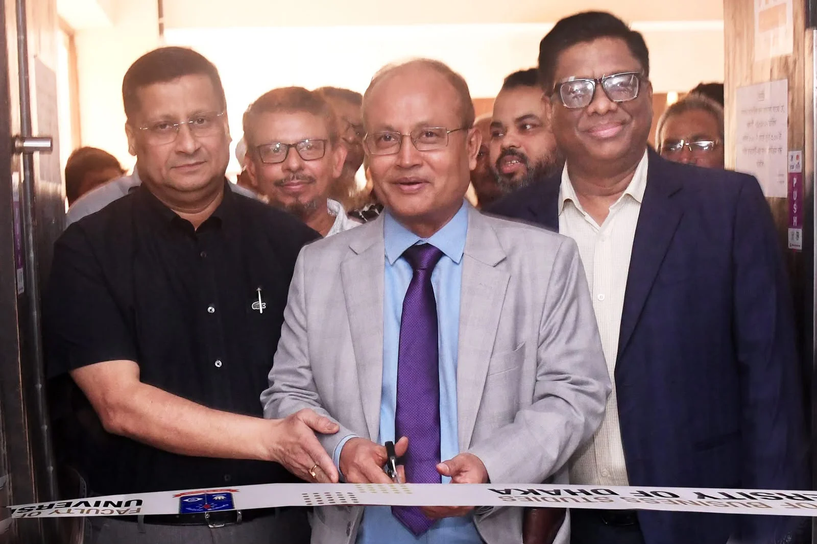 বিজনেস স্টাডিজ অনুষদের সংস্কারকাজ উদ্বোধন করলেন ঢাবি উপাচার্য